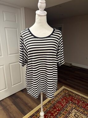 Chico's Black Striped Scoop Neck Tee